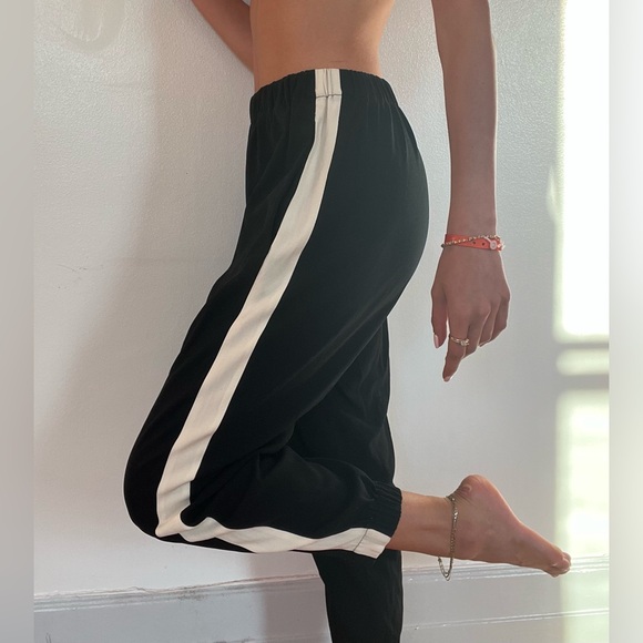 ARITZIA Babaton XS pants 🖤🤍 - Picture 5 of 5